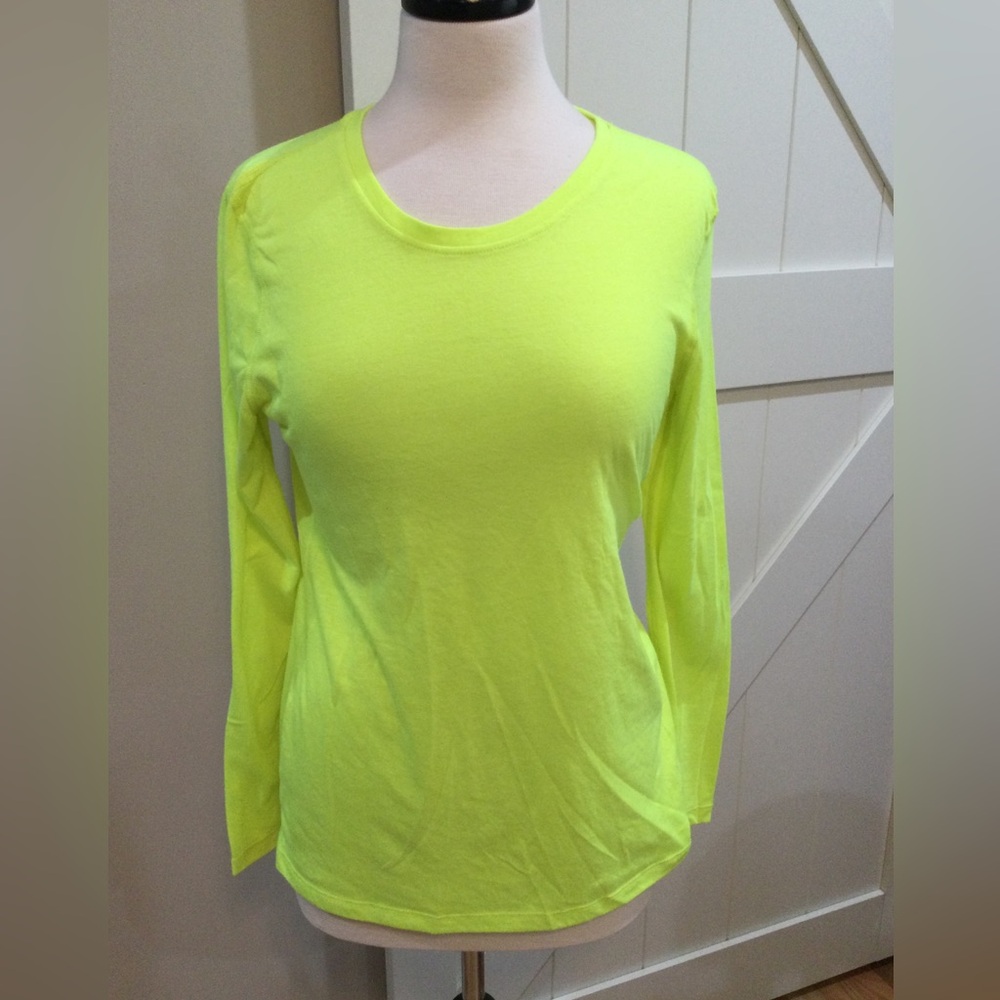 Danskin Now, Medium, semi-fitted long sleeve active wear top DP